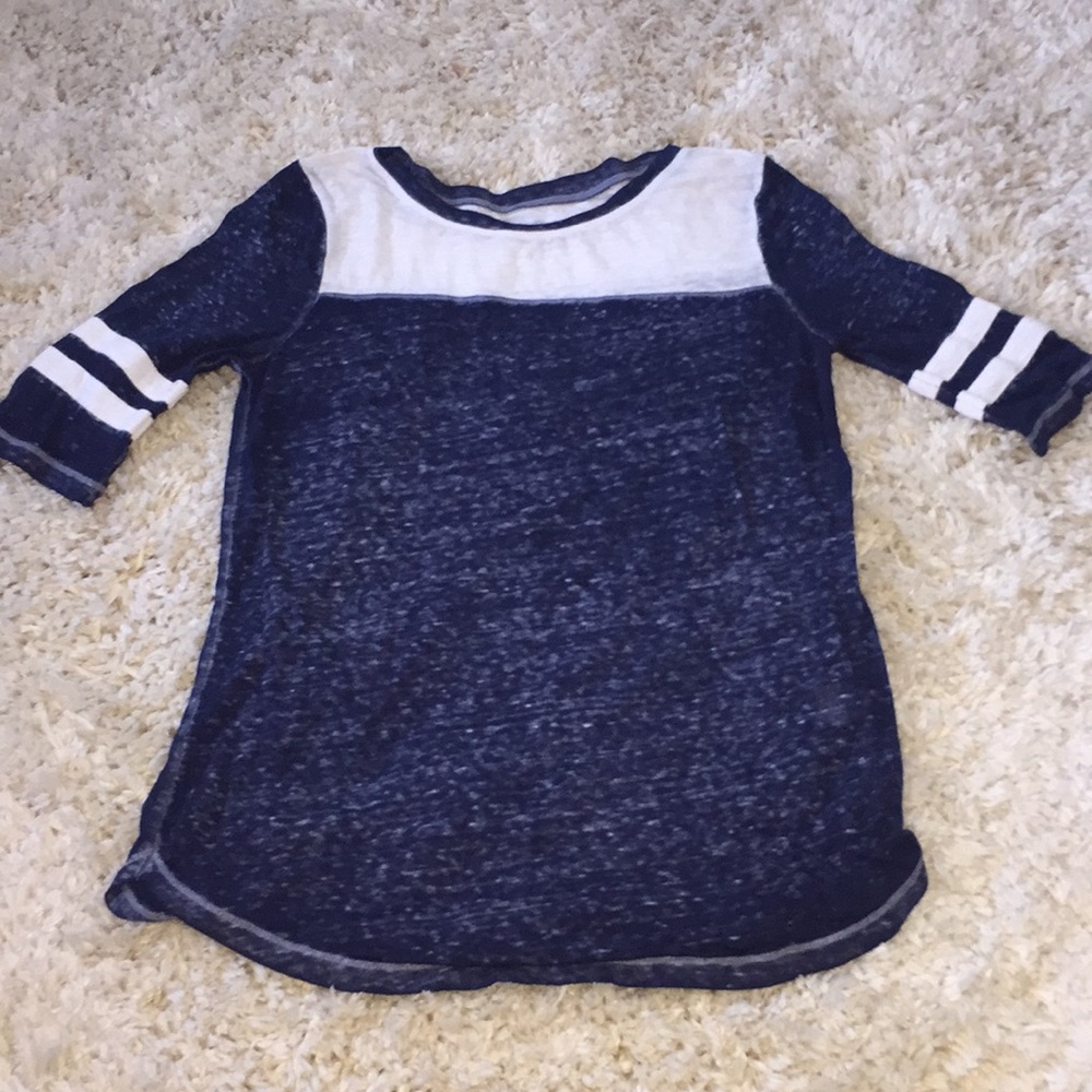 Girl Kids Small T-shirt.